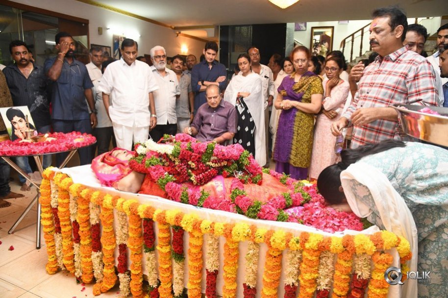 Celebrities-Pay-Homage-to-Vijaya-Nirmala-Garu